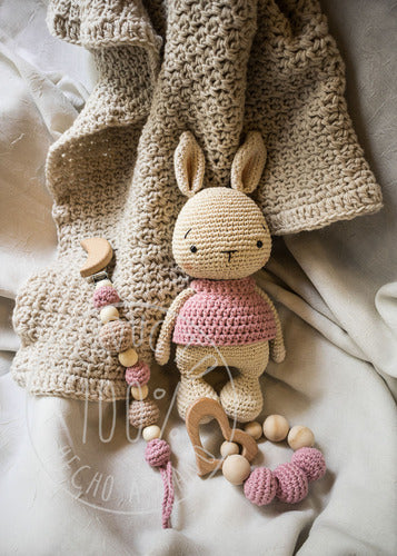 Hecho a Mano Set Woven Blanket + Crochet Bunny + Pacifier Clip + Montessori Teether 1