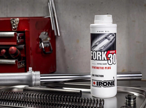 Ipone Fork Synthet Plus 30 Suspension Oil 1