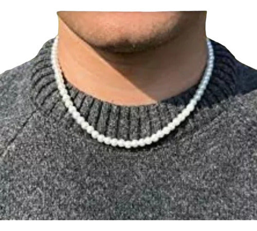 Collar De Perlas Al Cuello. Todas Las Edades 0