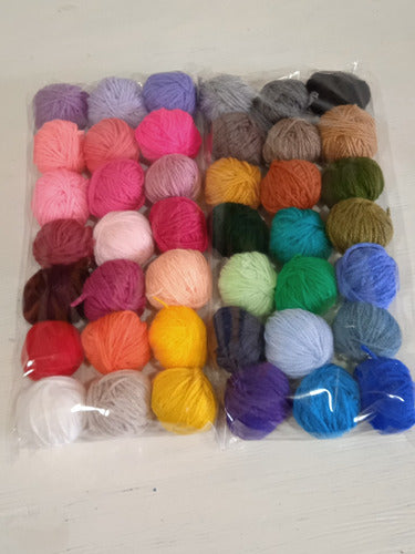 Set of 42 Assorted Colored Yarns x 20g for Embroidery and Crafts + 3 Crochet Hooks 1