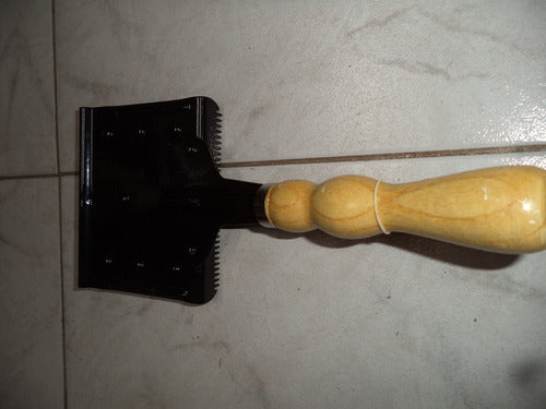 Baroni Turf Scraper with Horse Handle 4