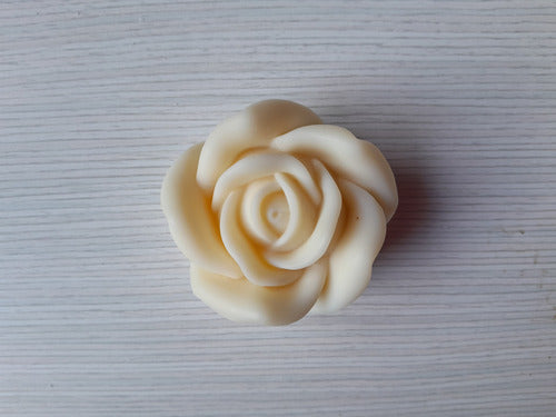 Nuance Soy Wax Rose Candle Souvenir 4