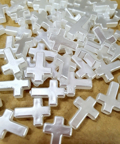 Miçangas Crucifixo Branco Perolado 50 Peças. 1