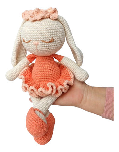 Amanecer Tejiendo Bunny Attachment Doll - Amigurumi 2