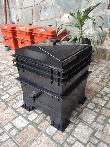 Stackable Floors Composter 1