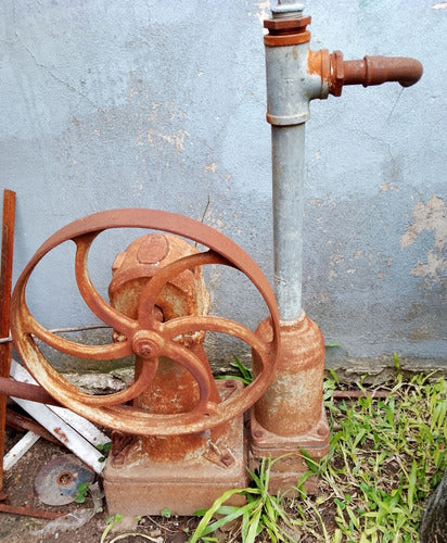 Bomba De Agua Antigua 0