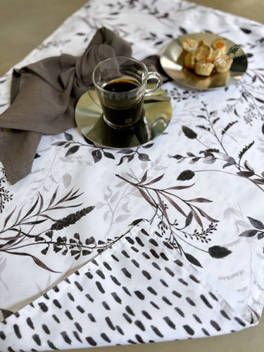 Nues Deco Black Reversible Stain-Resistant Individual Tablecloth 1