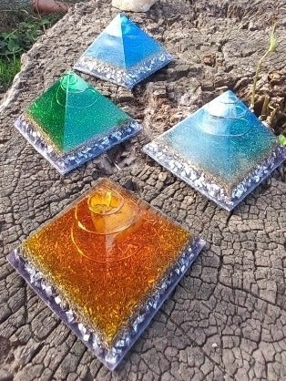 Carola Holistica Orgon Orgonite Pyramid 4 Faces - Pack of 7 Units 5