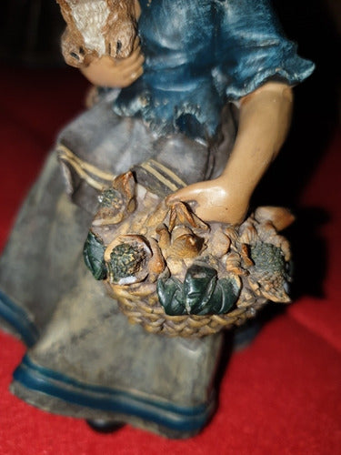 Escultura Antigua Niña Campesina Porcelana Fria Biscuit 2