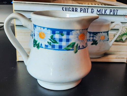 Chinese Ceramic Sugar Bowl and Creamer Set 3