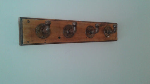 Fábrica Sur Industrial Wall Coat Rack in Wood and Pipe 2