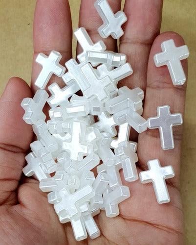 Miçangas Crucifixo Branco Perolado 50 Peças. 2