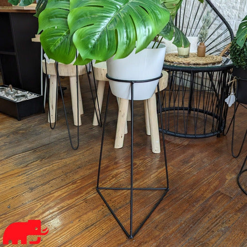 Mamut Triangular Iron Planter with Paris Pot 50cm 5