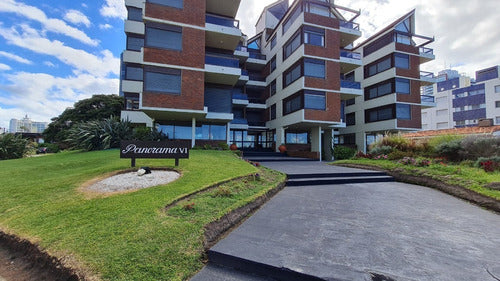 Edificio Panorama 6,  Frente A Playa Brava, Living-comedor Y Dormitorio Principal, Con Vista Al Mar 0