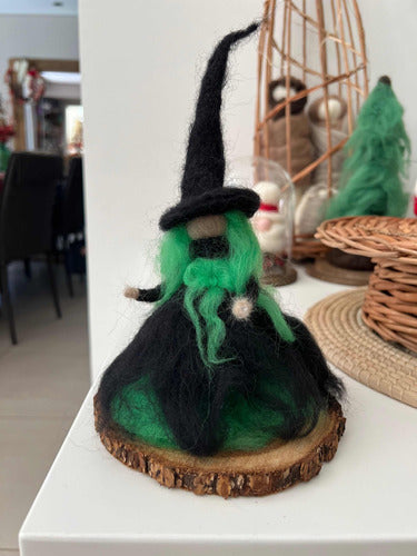 Wooly Crafts Witch in Wool: Handmade Decoration 1