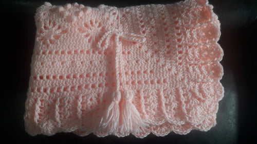 Artesanal Pañoleta - Hand-Knit Crocheted Wool Blanket in Pink 1