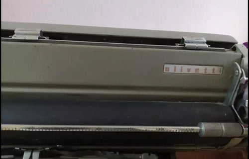 Maquina De Escribir Olivetti Modelo Lexicon  80, En Uso 1