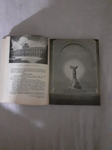 El Louvre A Companion To The Louvre Editions De L'indispensa 1