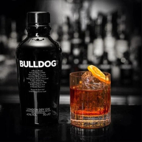 Bulldog Gin London Dry 700ml + Black Bulldog Glass 3