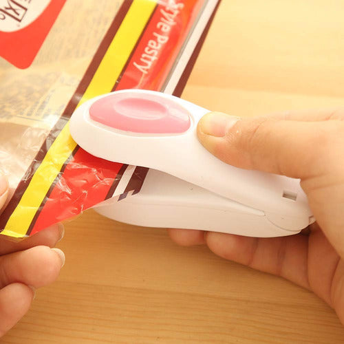 Portable Mini Battery-powered Plastic Bag Sealer with Magnet for Kitchen 2