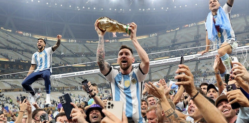 Clarín Revista Leyenda Messi / Argentina Campeón Qatar 2022 2