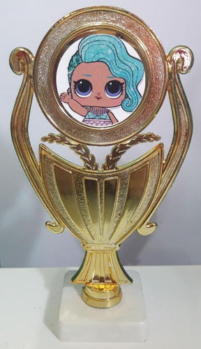 CABPremiaciones Trophy Plastic Flat Cup LOL Doll 15cm Souvenir 1