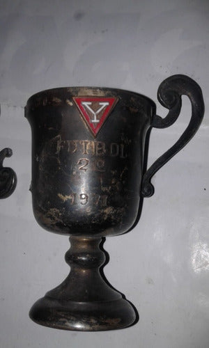 Antiguo Trofeo Metal Furbol Escudo Letra Y Esmaltada Copa 0