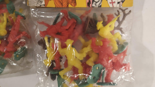 Vintage Epopeya Classic Toy Soldiers in Original Package - Cowboys Set of 14 Pieces 2