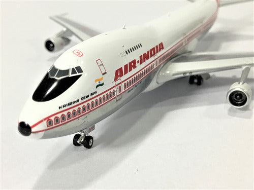 Boeing 747-200 Air India Scale Model 1:400 by Phoenix Models 6