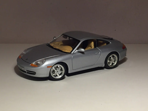 Bburago 1/18 Porsche 911 Carrera 1997 Silver 0