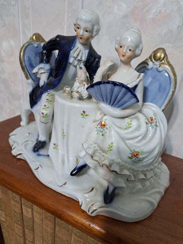 Porcelana Sellada Muy Fina Figura Dama Y Caballero Antiguos 0