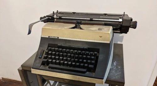 Máquina De Escribir Adler 2