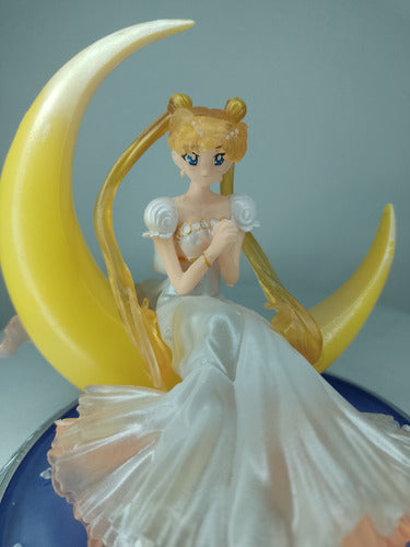 Figura Sailor Moon Princesa Sentada Luna. 13cm 1