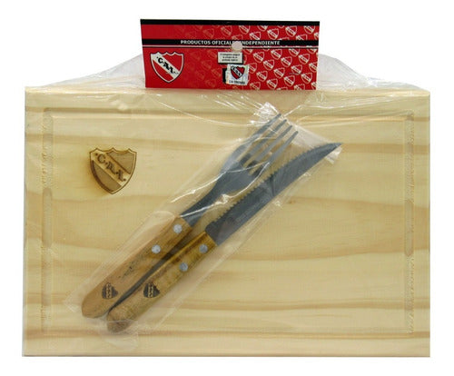 Independiente BBQ Set with Engraved Shield - Includes Cutting Board & Cutlery 1