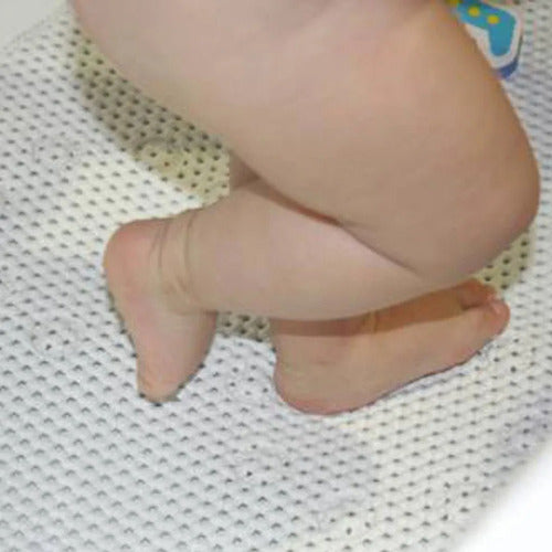 Non-Slip Bathtub Mat Baby Innovation 3