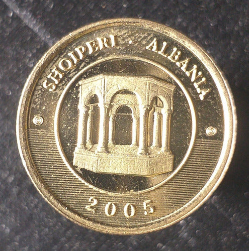 M594 Albania Coin 10 Leke Year 2005 Km# 93 1