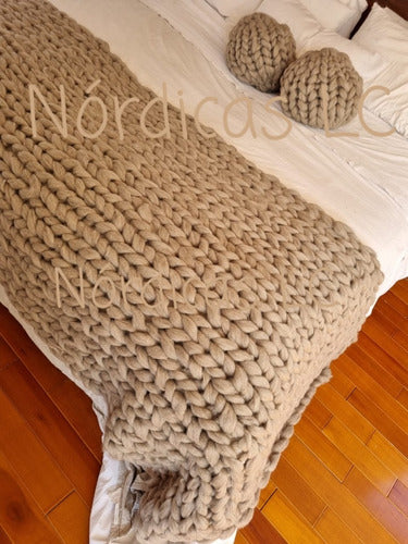 NORDICASLC 2 XXL Cushions 30 cm + Bed Runner 1.60x0.60 + Pom Poms 3