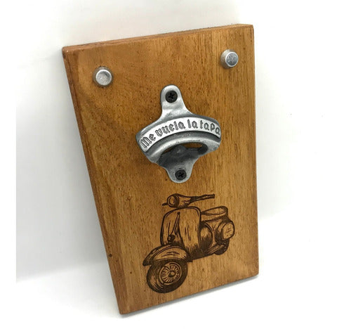 MeVuelaLaTapa Wall-Mounted Beer Opener with Magnet - Moto 1