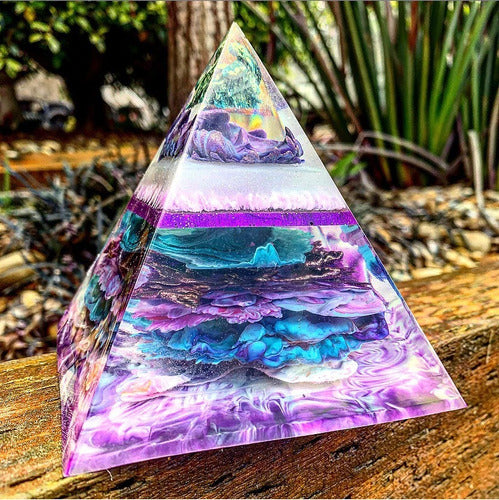 Candy-Ho Large Pyramid Silicone Mold 15x16cm Resin + Support 1