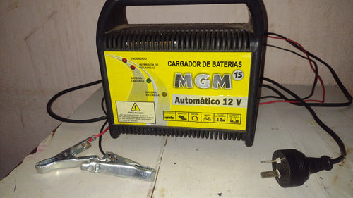 Cargador De Batería 12v 15amp Motos Autos Lanchas Camionetas 0