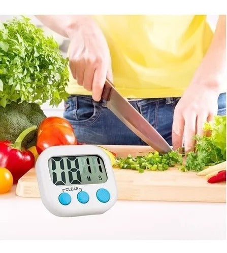 Geko Digital Kitchen Timer with Magnet and Stand 1