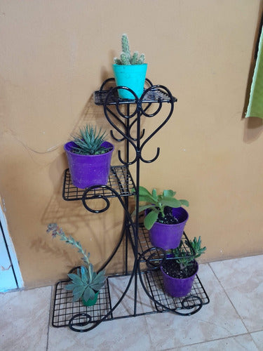 Herreria Basilio Artistic Iron Plant Holder 3