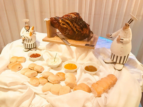 Pernil de Cerdo for 20 People + Breads + Sauces 1