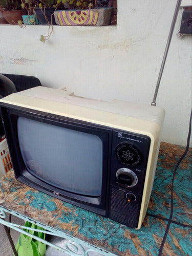 Antiguo Televisor Blanco Y Negro Jvc A Transistor Funciona 1