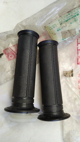 Kymco Original Dink 125 Scooter Grips (Pair) 2