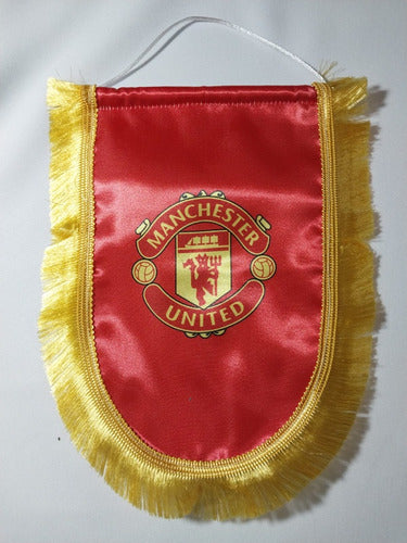 Manchester United Pennant 26 X 19cm in High-Quality Fabric 1