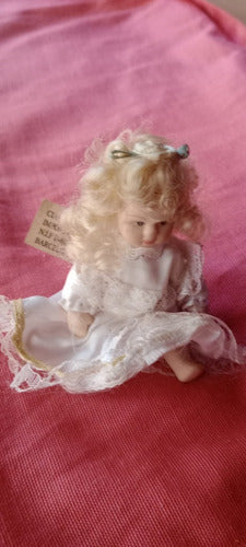 Pequeña Muñeca De Porcelana 1