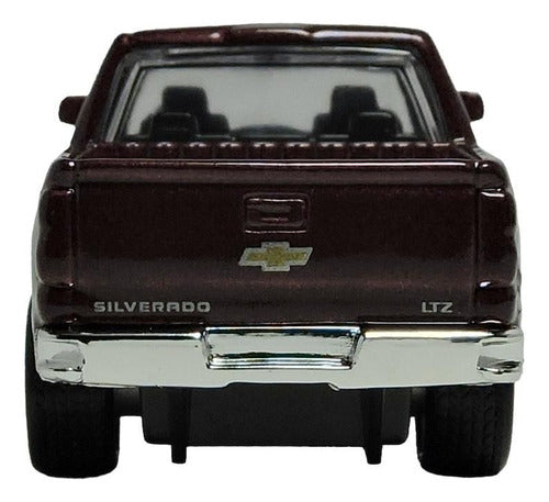 Maisto 1:43 Power Racer 2014 Chevrolet Silverado Z71 1