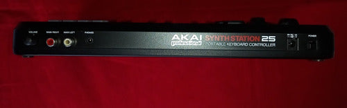 Akai Professional SynthStation 25 Portable Keyboard for iPhone and iPod Touch 1