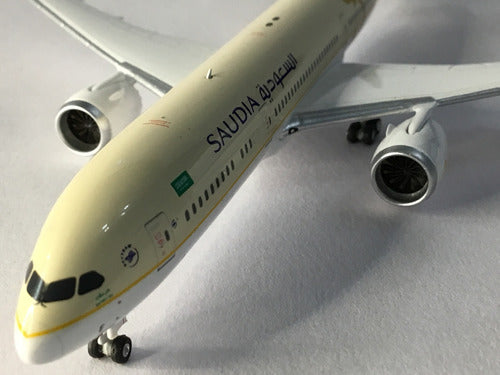 Saudia Boeing 787-9 Dreamliner 1:400 Scale Model Plane 6